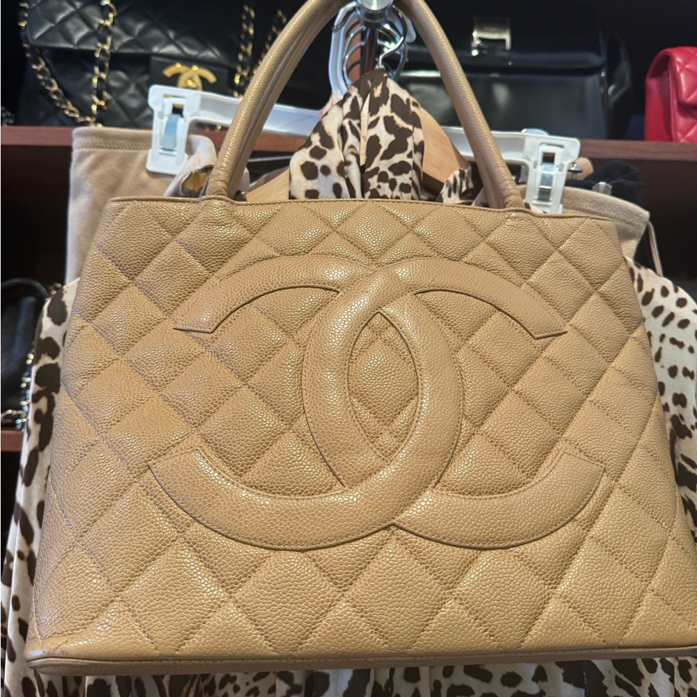 Chanel medallion tote purse.
Vintage.
Caviar leather